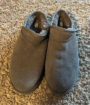 UGG Slippers Women’s thumbnail 1