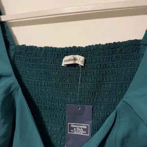 NEW Abercrombie & Fitch Long Sleeve Poplin Square Neck Top Large Emerald Green thumbnail 4