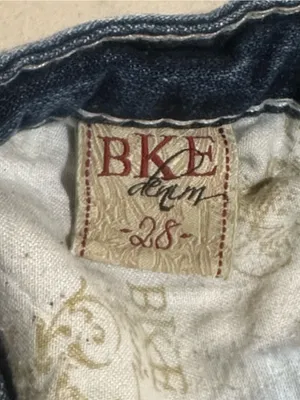 BKE Women’s Blue Light Distressed Sabrina Cropped Jeans. Mid Rise thumbnail 6