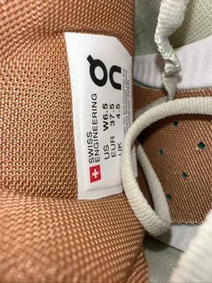 On Cloud women size 8 men’s 6.5 thumbnail 10