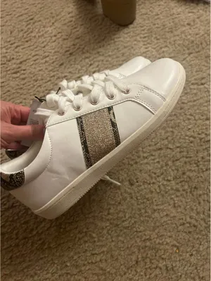 A305 West Loop Tennis Shoes White And Gold Tie Sneakers Size Medium 7/8 thumbnail 2