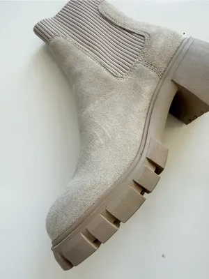 NWOT Steve Madden Hayle Leather Chunky Chelsea Boots Size 7.5 - Sand thumbnail 4