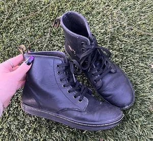 Dr. Martens Shoreditch Boots thumbnail 1