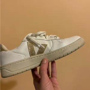 Veja V-10 Prime Leather Sneakers in White Platine thumbnail 6