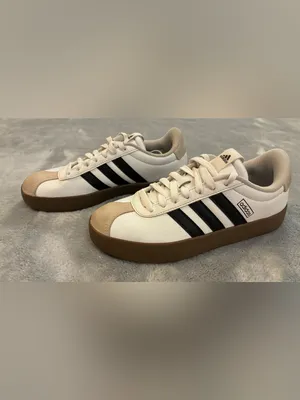 Women’s Adidas White Leather Sneakers Blue Stripes Tan Suede Toe/Heel Size 6 thumbnail 3