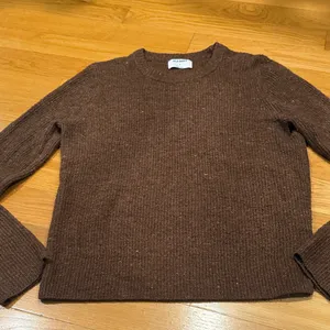 Old navy cozy chocolate long sleeve crew neck sweater size medium. thumbnail 1