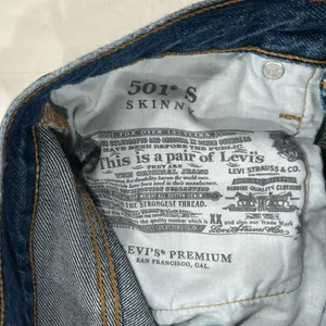 Levi‎ Blue 501 Skinny Jeans Size 25 thumbnail 4