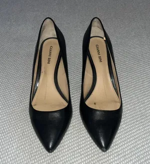 Gianni Bini Black High Heel Pumps Pleather Close Toe Pointed Stiletto Sz 7.5 thumbnail 1
