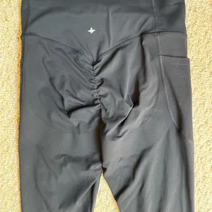 HALARA Black High-Waist Athletic Leggings with Side Pockets thumbnail 8