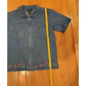 Denim & Co. Shirt Jacket Womens M Blue Denim Full Zip Short Sleeve Floral thumbnail 5
