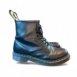 Dr. Martens Black Leather 8-Eye Combat Boots Men’s 8 Women’s 9 AirWair thumbnail 2