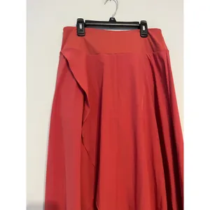 Halara Breezeful™ High Waisted High Low Ruffle 2-in-1 Skirt Pompeian Red Size M thumbnail 4