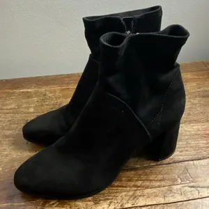 Marc Fisher Black Suede Booties size‎ 6.5 thumbnail 3