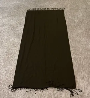 Black Scarf thumbnail 1