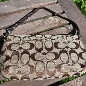 Coach classic Monogram clutch 9" X 5" thumbnail 2