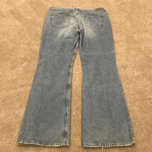 Old Navy women’s boot-cut low waist jeans size 12. thumbnail 8
