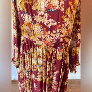 Skies Are Blue Floral Burgundy Print Midi Length Dress thumbnail 3