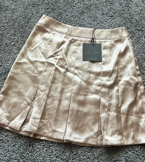 Le Lis Beige Pleated Mini Skirt thumbnail 1