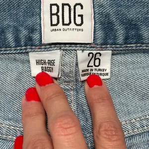 BDG Light Blue Wash High-Rise Baggy Jeans thumbnail 4