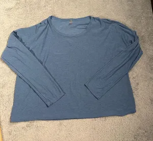 Beyond yoga Light Blue Long Sleeve shirt medium thumbnail 1