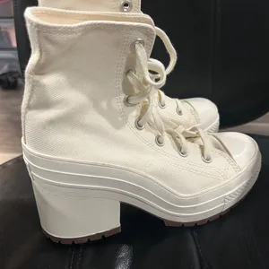 Converse Chuck 70 De Luxe Heel High-Top Sneakers small smudge in front NWOT thumbnail 4