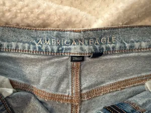 American Eagle Strigid Mom Jeans Ripped thumbnail 4
