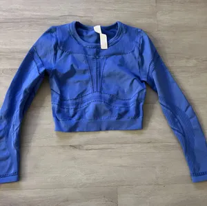 Fabletics Workout Top thumbnail 1