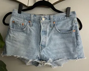 Levi's 501 Light Wash High Rise Denim Shorts Raw Hem Size 25 thumbnail 4