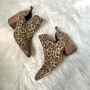 Lucky Brand Chelsea Cheetah Bootie Sz 5.5 thumbnail 2