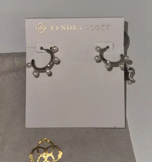 Kendra Scott Earrings thumbnail 1