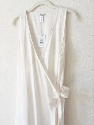 Andie The Maxi Wrap Dress Size Medium in Coconut Linen Coastal Lagenlook Neutral thumbnail 3