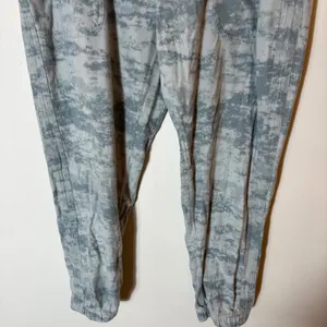 Athleta Farallon Camo Print Joggers Size‎ Large thumbnail 3
