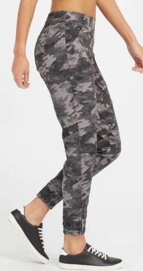 NEW Spanx Blackwash Camo Stretch Twill Cargo Jogger Pants Sz XS thumbnail 2