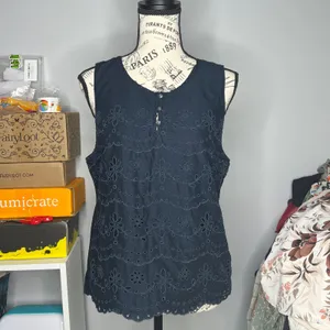 Hollister (L) Cotton Flower Cut Out Embroidered Overlay Sleeveless Top Blouse thumbnail 12