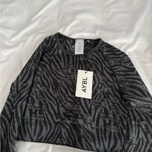 AYBL Workout Full Sleeve Crop Top NWT thumbnail 1