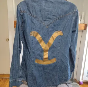 Wrangler Yellowstone denim pearl snap shirt thumbnail 3