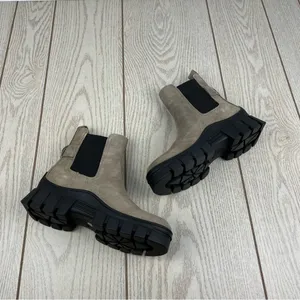 GUESS Women's Hensly Lug Sole Side Gore Chelsea Booties 6.5M Light Brown $99 thumbnail 4
