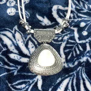 Chico's Necklace & Earrings Mother of Pearl Jewelry Set thumbnail 5