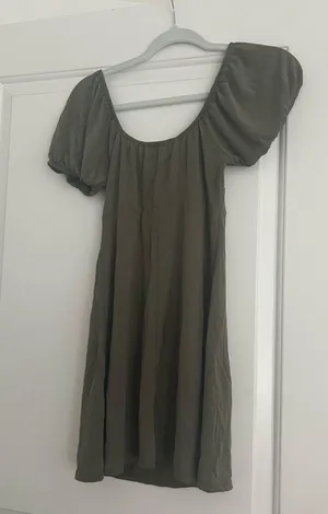 Francesca’s Green Puff Sleeve Dress thumbnail 2