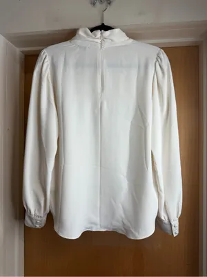 Ann Taylor Petite Women’s Ivory Cowl Neck Long Sleeve Blouse. Size: Small Petite thumbnail 5