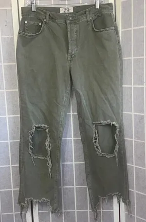 Free People We The Free‎ Maggie Jeans Distressed Ripped Green Frayed Hem Size 29 thumbnail 1