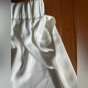 Dolce Cabo White Elastic Waist Buckle Shorts, Size L, NWT thumbnail 10