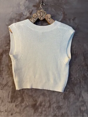 H&M Women’s Cream Ribbed V-Neck Sleeveless Knit Vest Sweater Size XS thumbnail 2