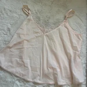 Pink lace tank top thumbnail 1