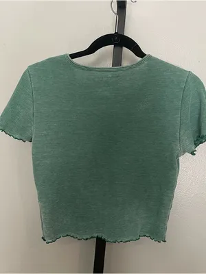 American Eagle Green Cropped Top with Lettuce Ruffle Hem Size Medium thumbnail 3