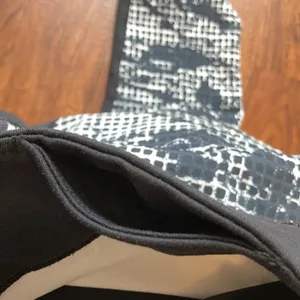 Under Armour‎ fitted Capri leggings black and white size medium thumbnail 7