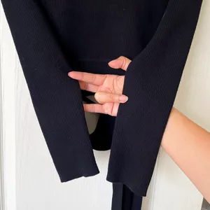 Aritzia Wilfred Mayrac Merino Wool Cutout Sweater Black Medium EUC‎ thumbnail 4