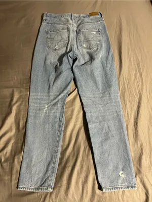 American Eagle Outfitters Light Blue Ripped Straight-Leg Mom Jeans Size 4 thumbnail 3
