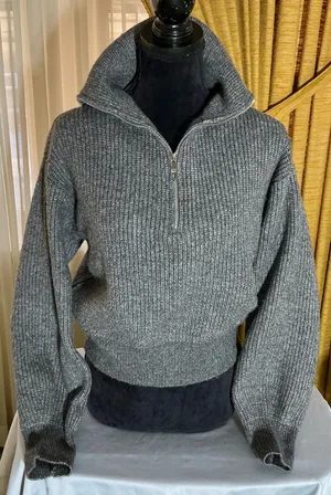 Modern STEVE MADDEN sweater 💖 thumbnail 1