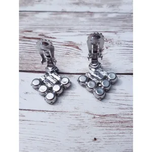 Vintage Clip On Earrings - Cluster of Clear Gems with Silver Tone - 1" thumbnail 4
